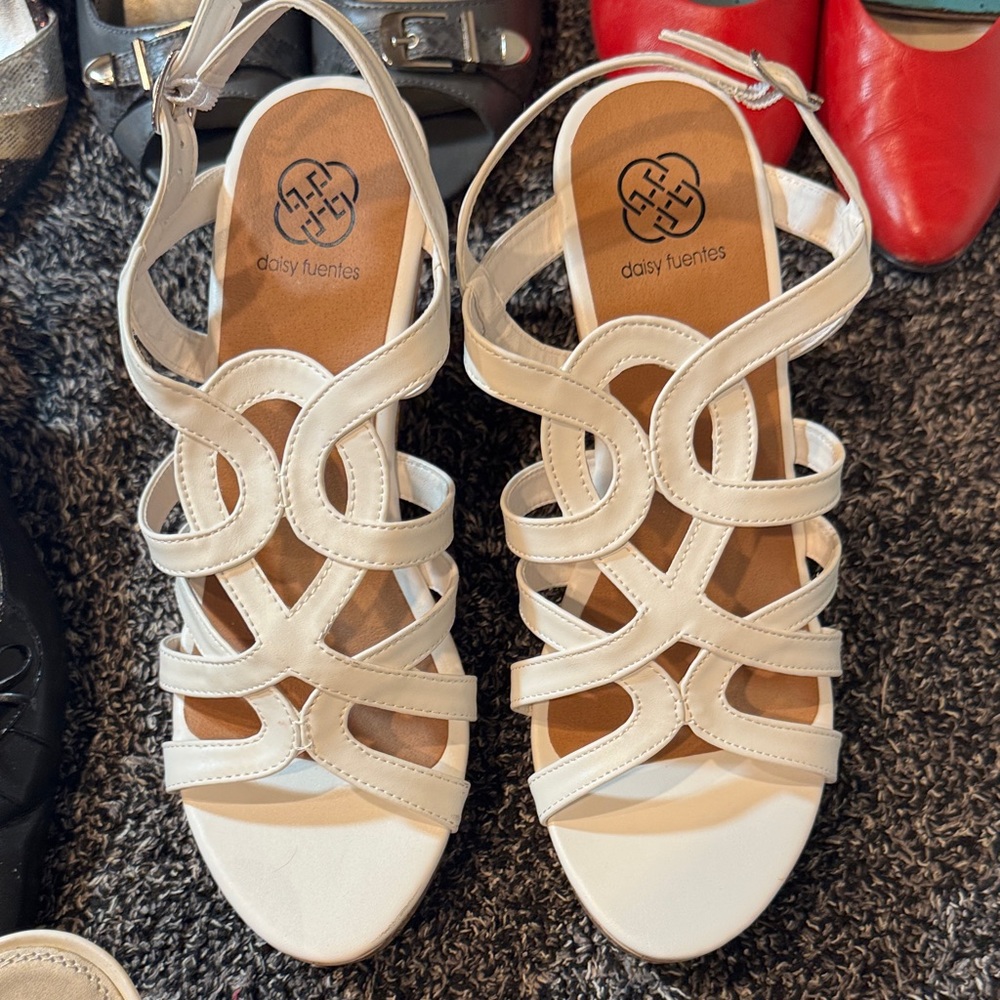Daisy Fuentes Cream Strappy Sandals